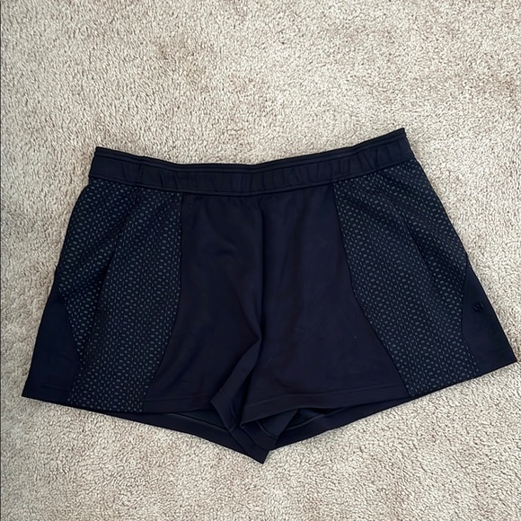 Lululemon Embossed Panel High Rise Shorts - Picture 4 of 14